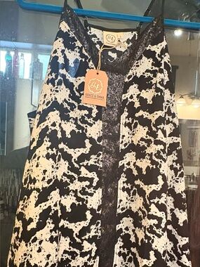 Grace & Emma Black and White Printed Slip top tank